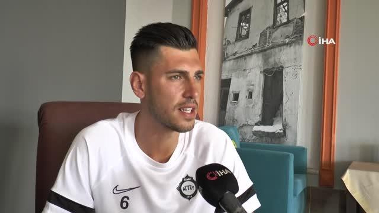 Ceyhun Gülselam: "Süper Lig'den birçok teklif aldım ama Altay'ı seçerek doğru bir karar verdim"- Altaylı futbolcu Ceyhun Gülselam: - "Mustafa hocanın...