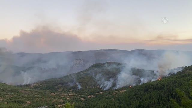 Akseki ilçesindeki yangına müdahale ediliyor