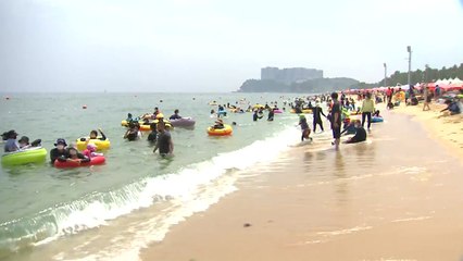 동해안 피서 절정...4차 대유행 속 구름 인파 / YTN