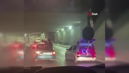 Trafikte terör estiren magandalar, yol kapatıp alay çekti