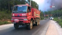 Manavgat’ta orman yangını devam ediyor: Metrelerce yükselen alevler böyle görüntülendi