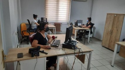 GÜNDE 5 BİN KİŞİYİ ARAYARAK AŞI OLMALARI İÇİN İKNA ETMEYE ÇALIŞIYORLAR