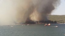 Milas'taki yangında tatilcilerin tahliyesi için tekneleriyle yardıma koştular