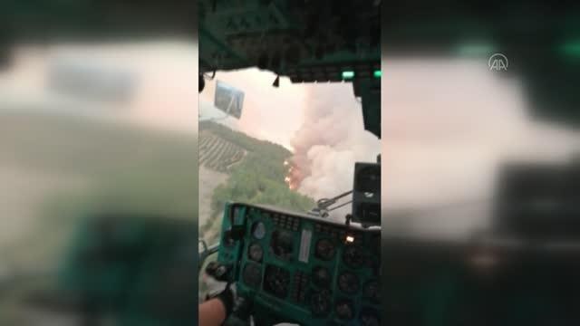 Helikopter pilotlarının çektiği görüntüler, Manavgat yangınının boyutunu gözler önüne seriyor