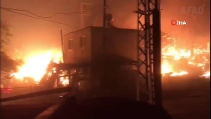 Yaşananları gözyaşlarıyla anlattı... Yangının ortasında annesiyle kalan kadın: "Tüfeğim yanımda olsa kendimi öldürecektim"