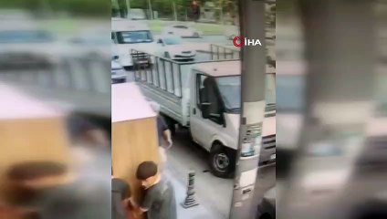Açık bırakılan cam pahalıya mal oldu... Batman’da park halindeki araçta yapılan hırsızlık anı kamerada