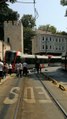 Bağcılar-Eminönü seferini yapan tramvay Gülhane Parkı yakınlarında raydan çıkarak elektrik direğine çarptı