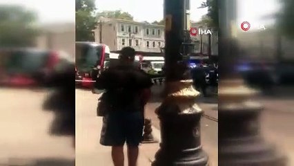 Bağcılar-Eminönü seferini yapan tramvay Gülhane Parkı yakınlarında raydan çıkarak elektrik direğine çarptı