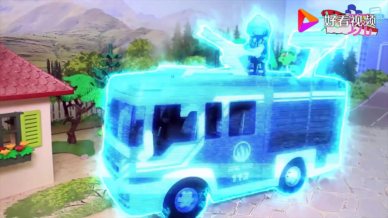 The doctor stole the fire truck that was fighting the fire, and the Wang Wang team dispatched