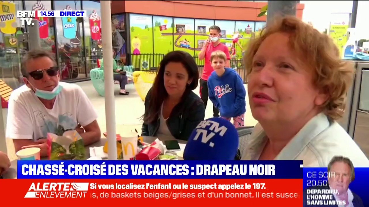 "Les vacances sont synonymes de bonne humeur": cette vacancière se réjouit malgré le trafic très dense sur les autoroutes ce samedi