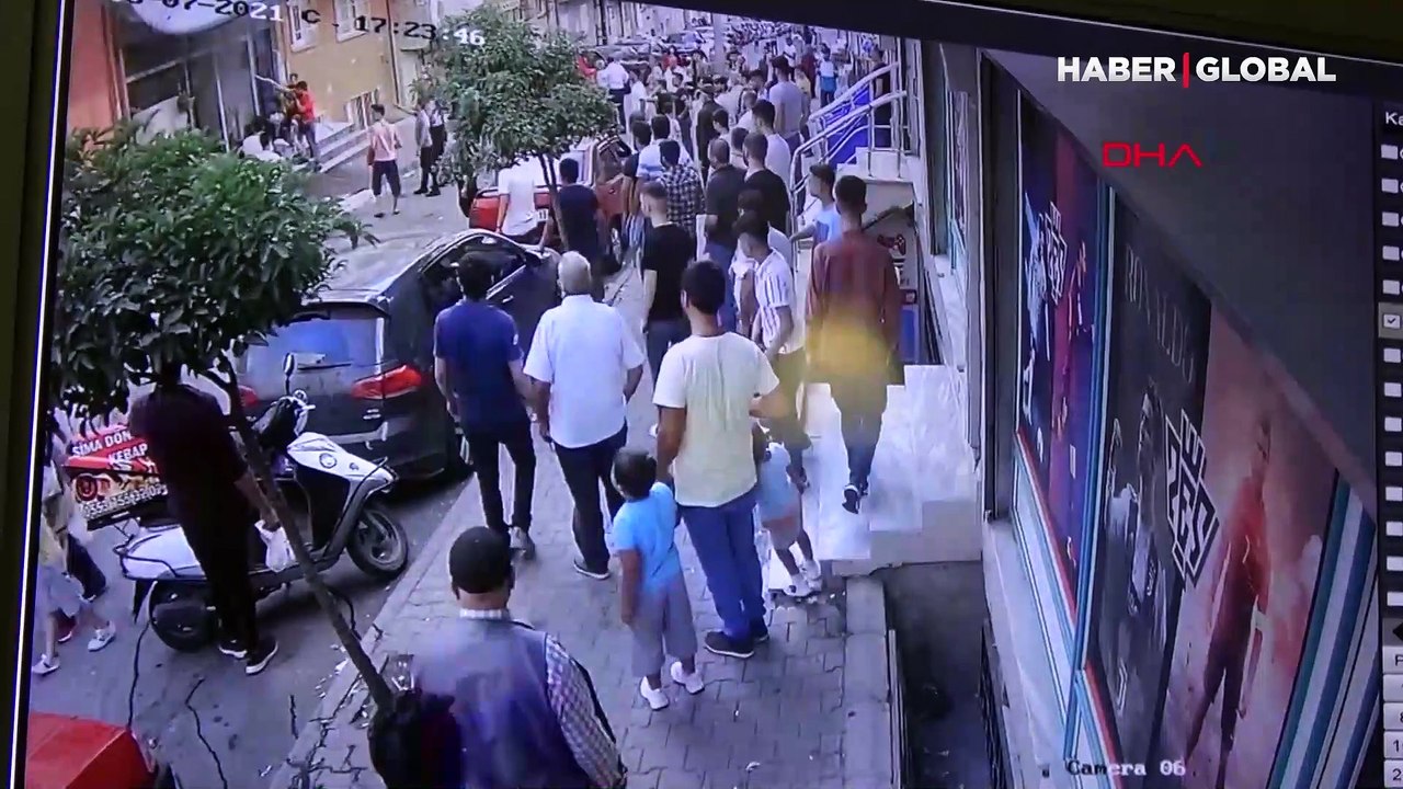 Sultangazi'de korsan taksi durağını ateşe verdiler