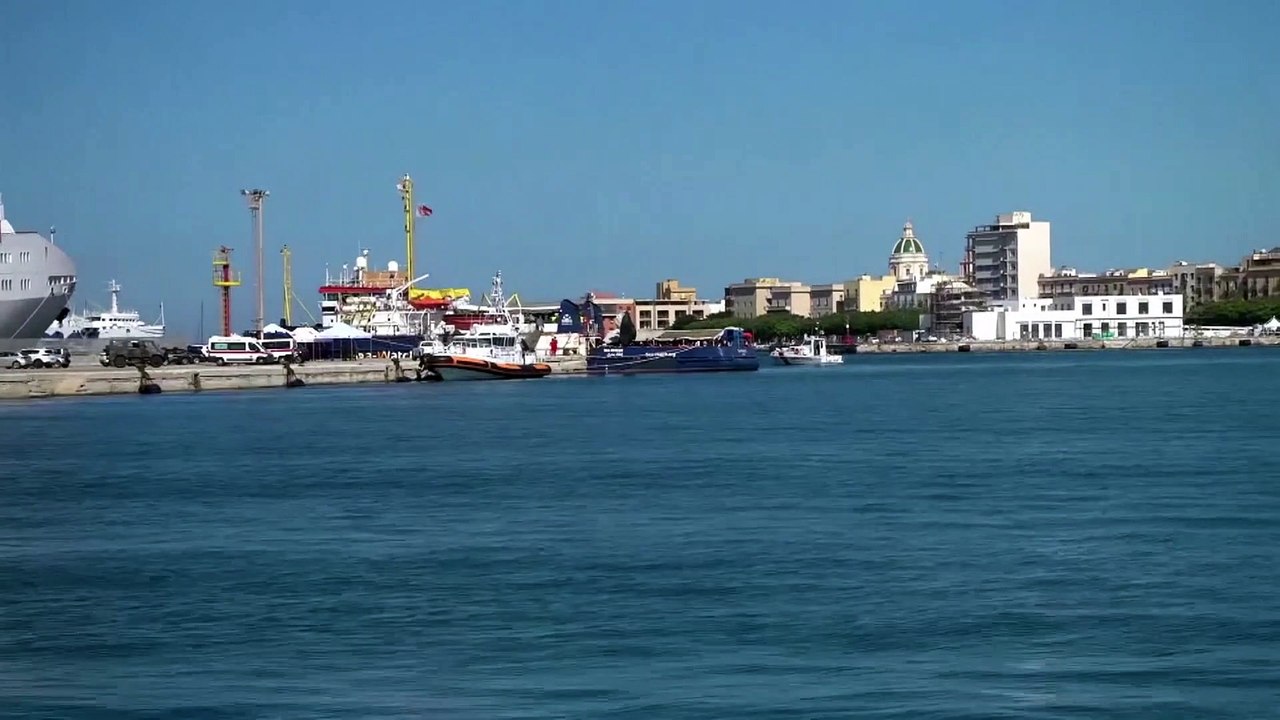 Seenotrettung: Über 800 Migranten können in Sizilien anlegen