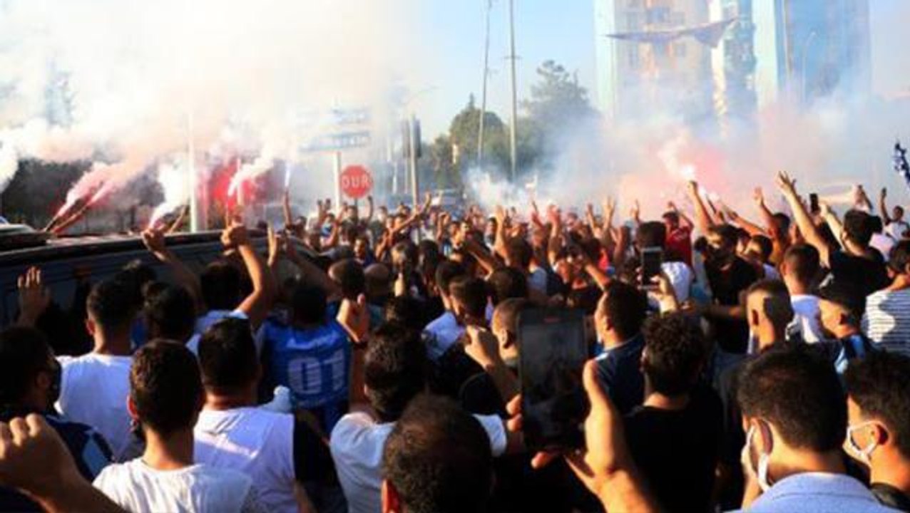 Adana'da Balotelli izdihamı! Dünyaca ünlü futbo...