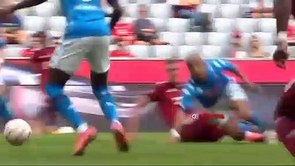 Adam Ounas double passeur décisif face au Bayern