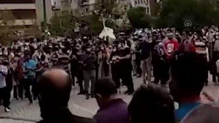 İran'ın başkenti Tahran'da susuzluk çeken Huzistan'a destek için rejim karşıtı gösteri