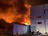 Kahramanmaraş'ta geri dönüşüm tesisinde çıkan yangına müdahale ediliyor
