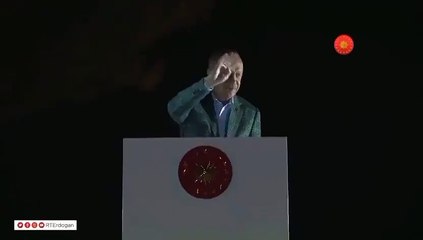 Erdoğan hayvanları ve evleri yanan yurttaşlara çay fırlattı