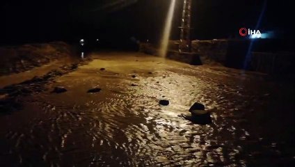 Ağrı’da sağanak yağış sele neden oldu