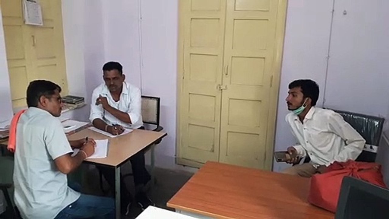 हथियार दिखाकर ज्वैलर से 140 ग्राम सोना व 7 किलो...