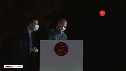 Cumhurbaşkanı Erdoğan yangın yerinde keyif çayı dağıttı