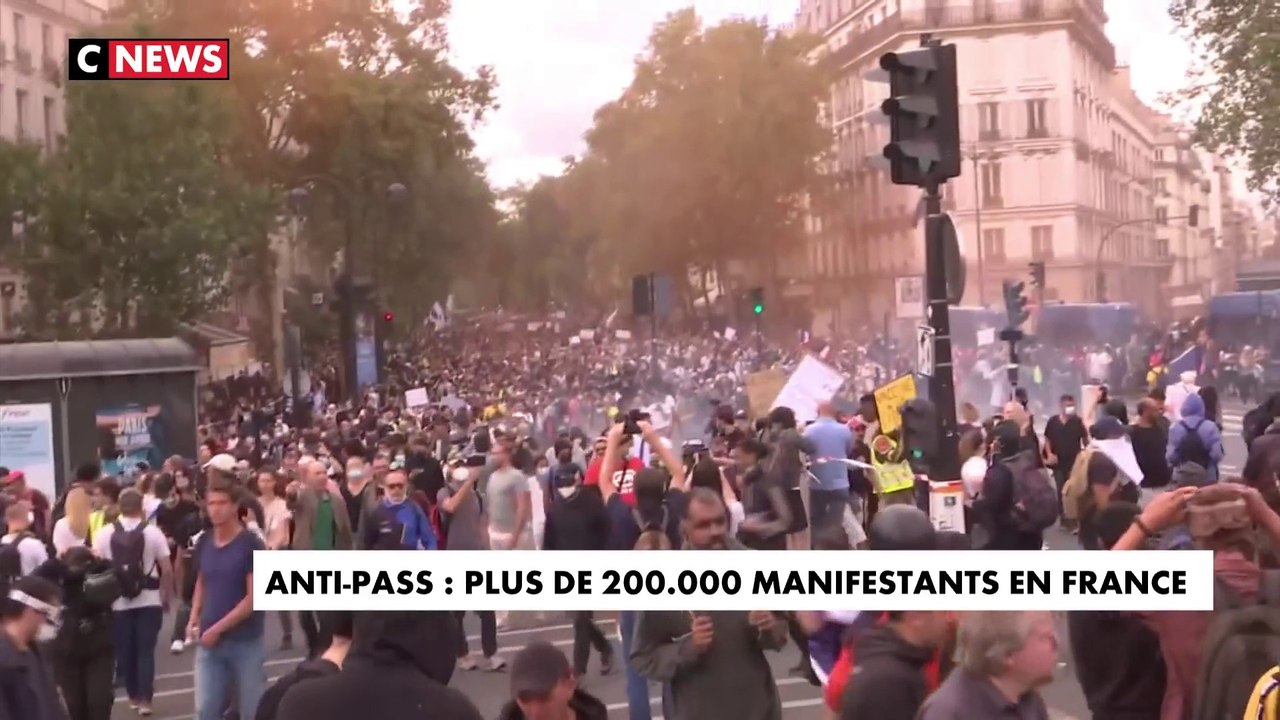 Anti-pass : plus de 200.000 manifestants en France