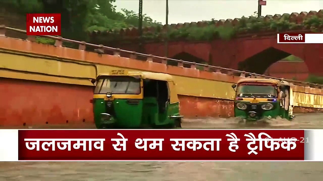 Delhi NCR में तड़के सुबह से झमाझम बारिश, तालाब बनी सड़कें