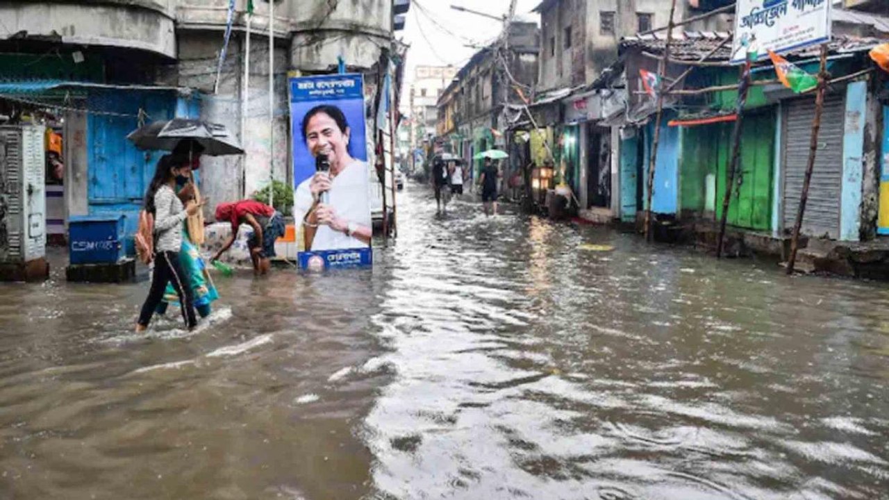Flood, landslides: Heavy rain wreaks havoc acro...