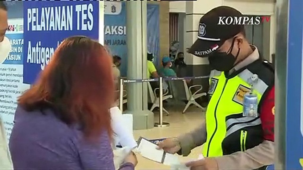 Prosedur Vaksinasi Covid-19 Bagi Calon Penumpang Kereta Api Jarak Jauh di Stasiun Senen