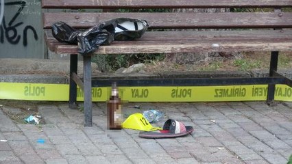 PARKTA BIÇAKLI SOPALI KAVGA 1 ÖLÜ, 3 YARALI