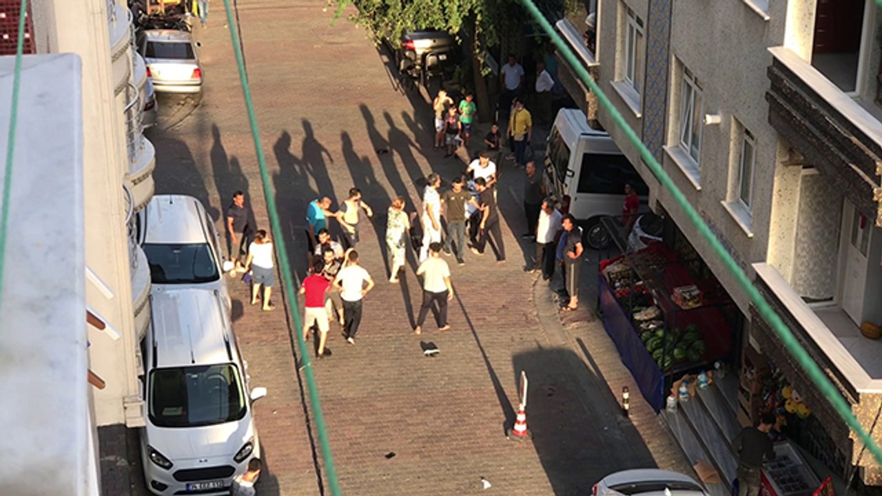 Bahçelievler’de yumrukların havada uçuştuğu kavga kamerada