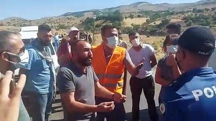 Dersim'de  yanan ormanı söndürmek için yangın bölgesine gitmek isteyenlere polis engeli