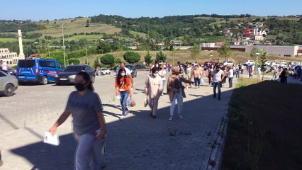 KPSS sınav salonları önünde uzun kuyruklar oluştu