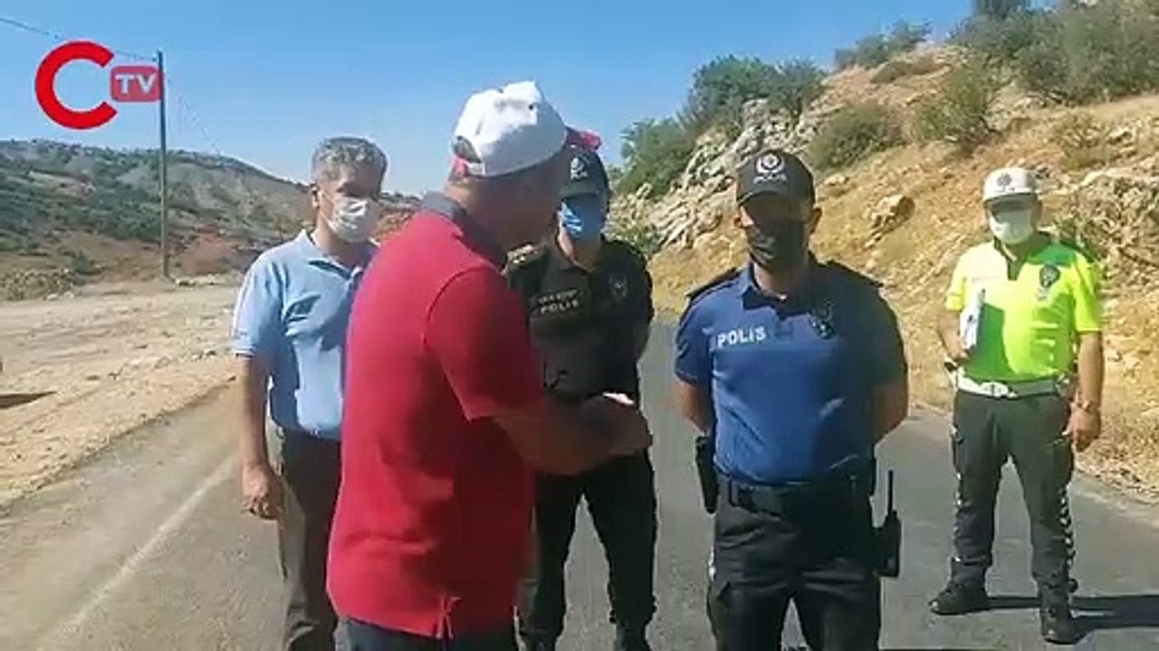 Hozat Belediyesi'nin yapmış olduğu çağrı üzerine şuan Hozat girisindeyiz ve bir müdahale ile karşı karşıyayız.  Tek derdimiz doğamız. Özel güvenlik gerekçe gösterilerek müdahale edilmesini doğru bulmuyoruz.