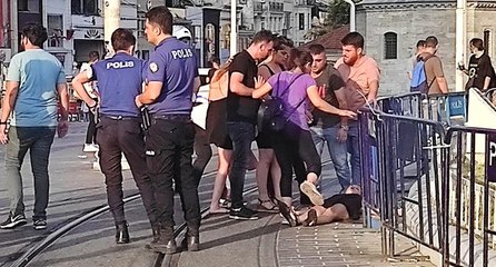 Taksim Meydanı’nda kadınlar birbirine girdi