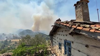 Akseki'deki orman yangınına havadan ve karadan müdahale sürüyor
