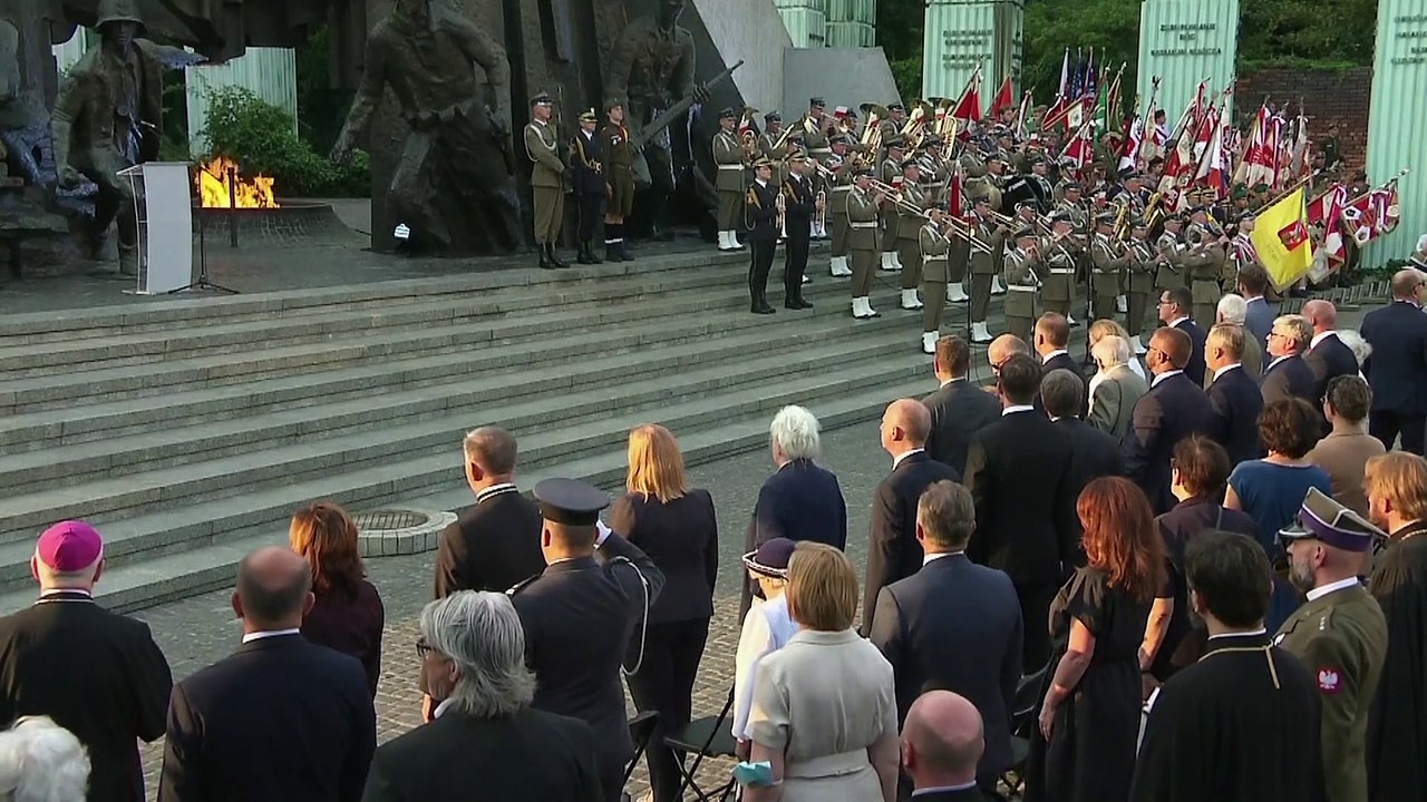Pologne : cérémonie pour les 77 ans de l'insurr...