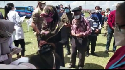 Yaylada metrelerce uzunlukta aşı kuyruğu