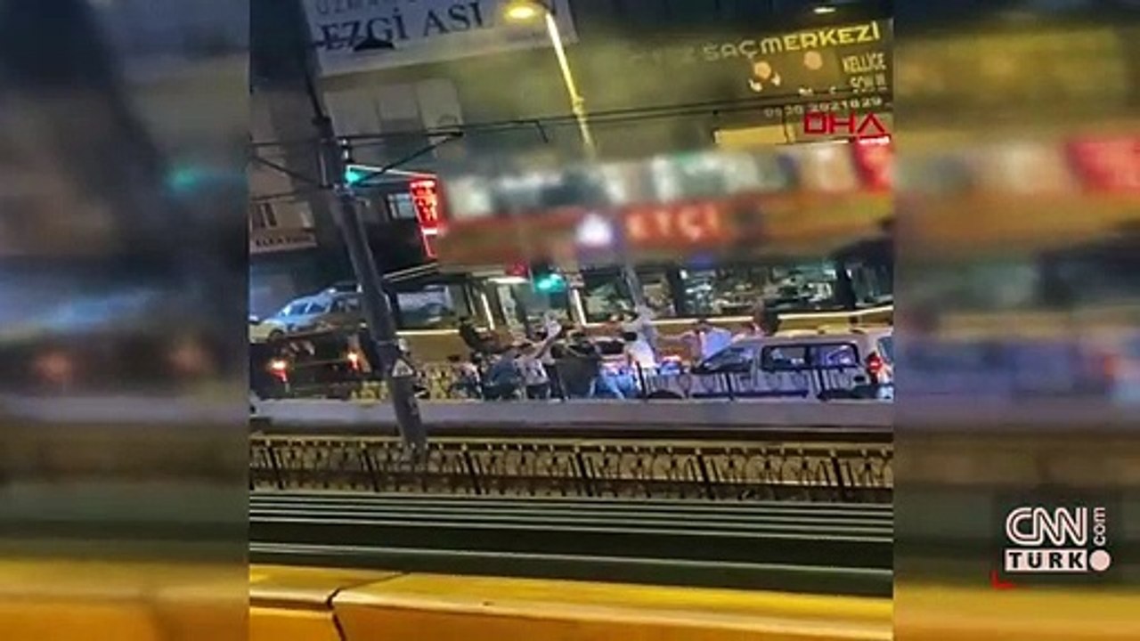 Yolu kapatıp oyun oynadılar