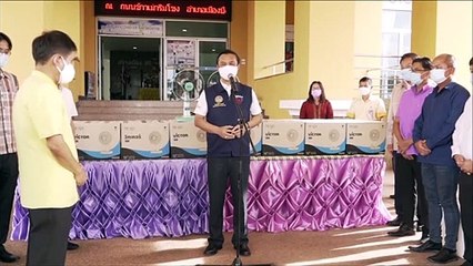 ดร.ยุทธภัณฑ์ ปักกุลนันท์ มอบพัดลม 30 ตัว ให้กับ รพ.สนาม ซึ่งจะทำให้ผู้ป่วยที่รับการรักษาในโรงพยาบาลสนามได้สะดวกสบายยิ่งขึ้น