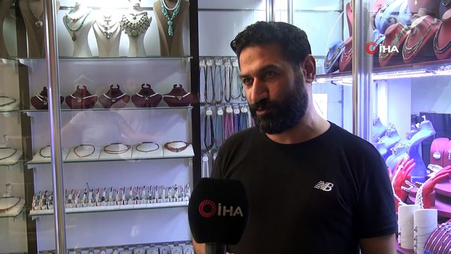 Doğal taşlar yerli ve yabancı turistlerin gözdesi oldu