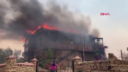 KÜLE DÖNEN KONAKTAN GERİYE AHŞAP SANDALYELER KALDI