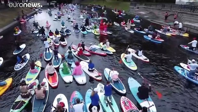 شاهد: مهرجان يحوّل سانت بطرسبورغ الروسية إلى حفل تنكري كبير