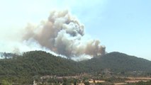Marmaris'te Hisarönü Mahallesi'nin dağlık alanında etkili olan yangına havadan ve karadan müdahale sürüyor