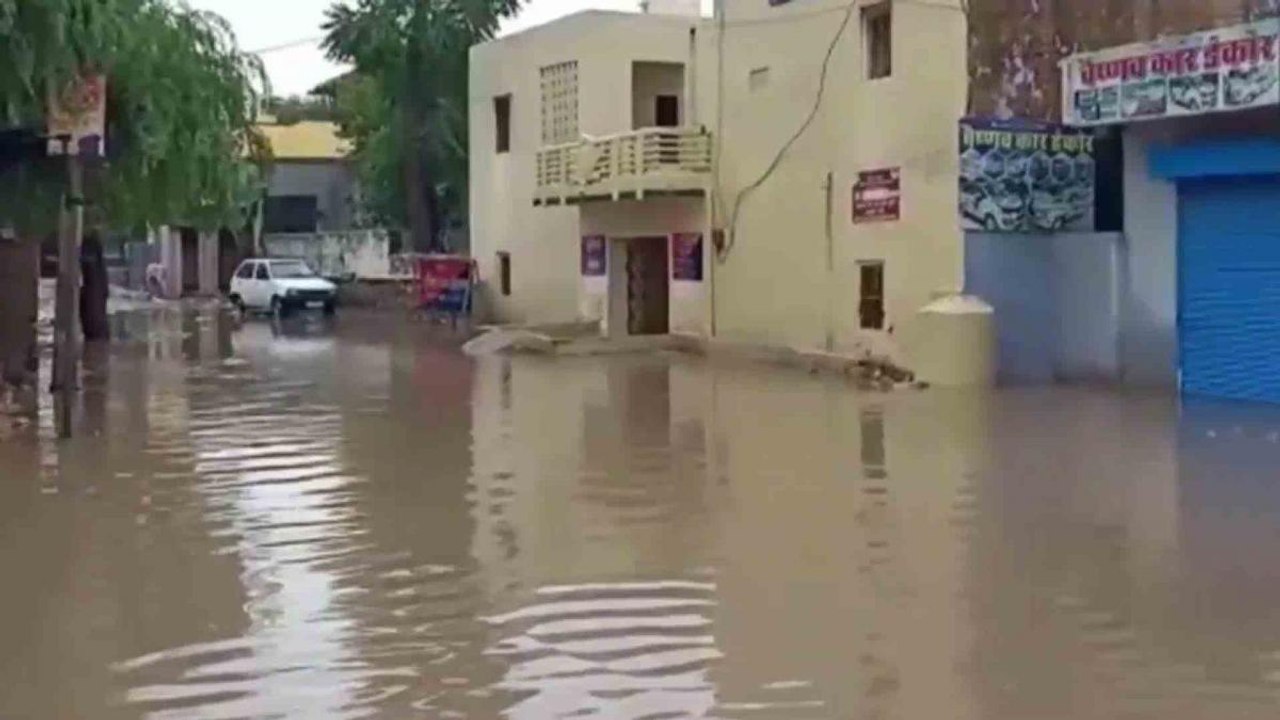 Heavy rain leads to waterlogging in Jharkhand, Rajasthan