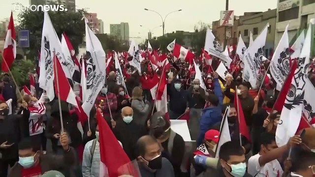 Президента Перу обвиняют в связях с террористами