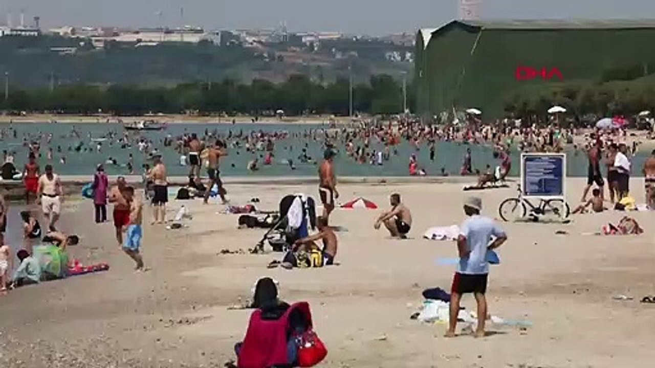 Kimi yüzde, kimi güneşlendi