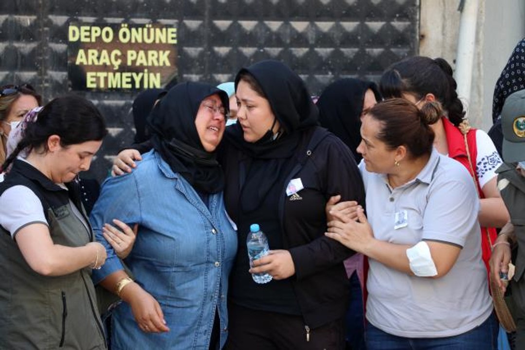 Son dakika haber | MANAVGAT'TAKİ YANGINDA YAŞAMINI YİTİREN ORMAN İŞÇİSİ YAŞAR CİNBAŞ İÇİN MANİSA'DA TÖREN