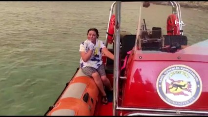 Yangında kayalıklara sığınan yaşlı adamı, Sahil Güvenlik kurtardı