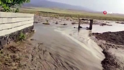 - Ağrı’da sağanak yağış sele neden oldu