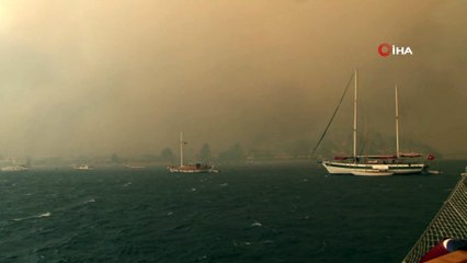 Marmaris’te alevlerle mücadele kamerada